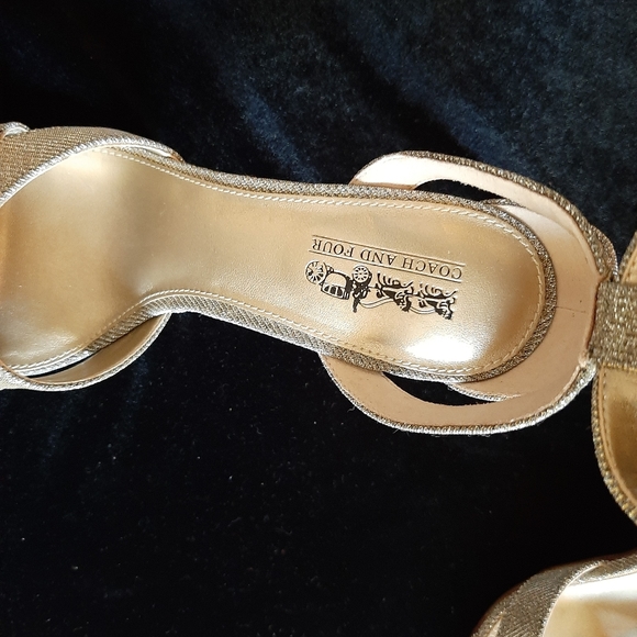 Coach and Four Heels - Picture 4 of 6